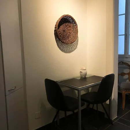 Wake Up In Old Town Queen Bed Fast Wifi