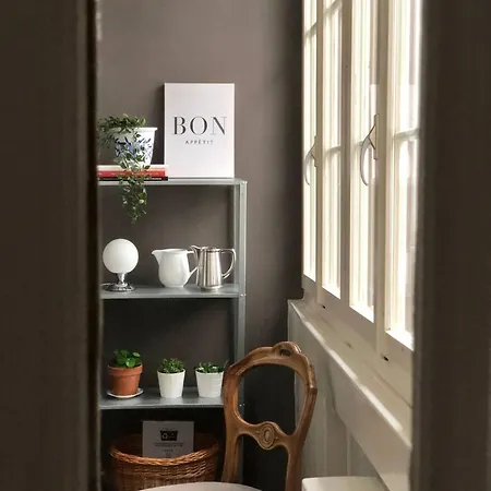 Bright & Stylish-heart Of Old City-experienced Hosts *