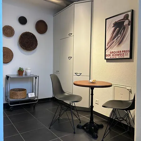 Bright & Stylish-heart Of Old City-experienced Hosts *