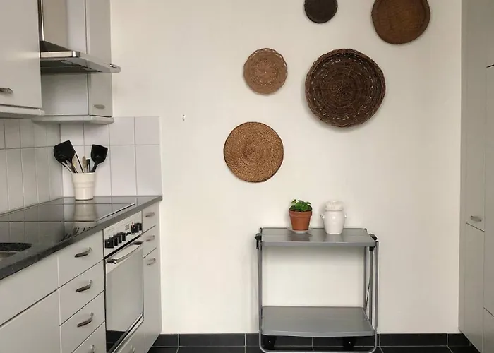 Wake Up In Old Town Queen Bed Fast Wifi