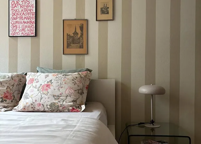 Wake Up In Old Town Queen Bed Fast Wifi Daire